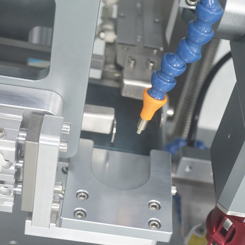 速度は1頭のキャピングマシンで,調整可能な頭サイズと制御可能なトルク