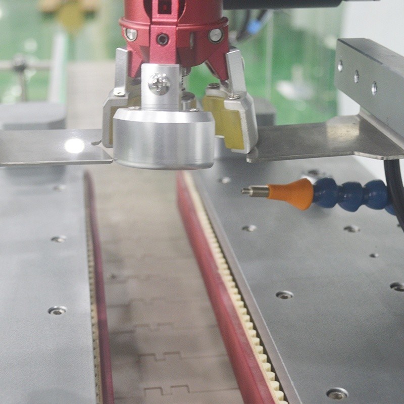 速度は1頭のキャピングマシンで,調整可能な頭サイズと制御可能なトルク