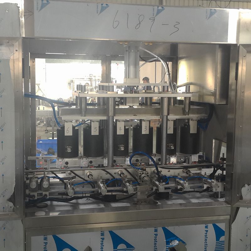 プラスチックの包装 6 頭のガラスボトルのための高速自動真空蓋機