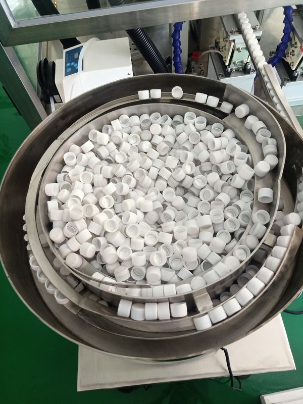 先進的な自動プラスチックボトル蓋の分類機 ボトルキャップを梱包するために