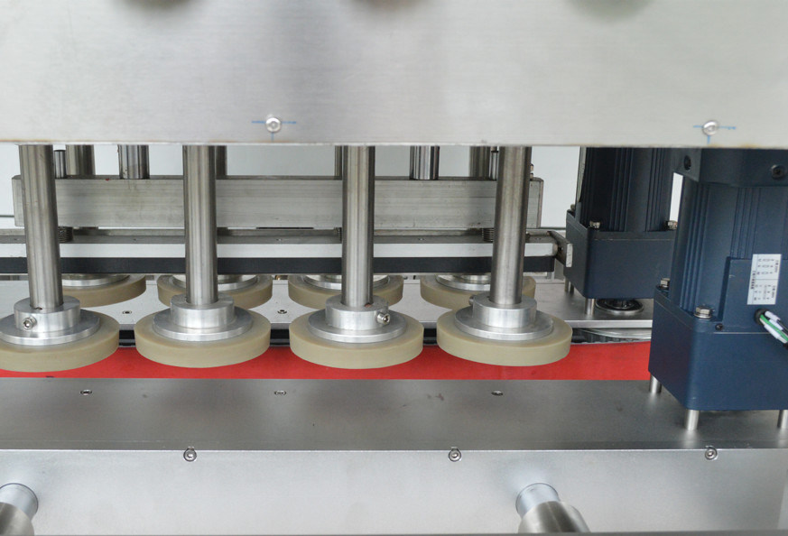 商品ボトルのための8ペアホイール回転線形蓋機 直径30~120mm