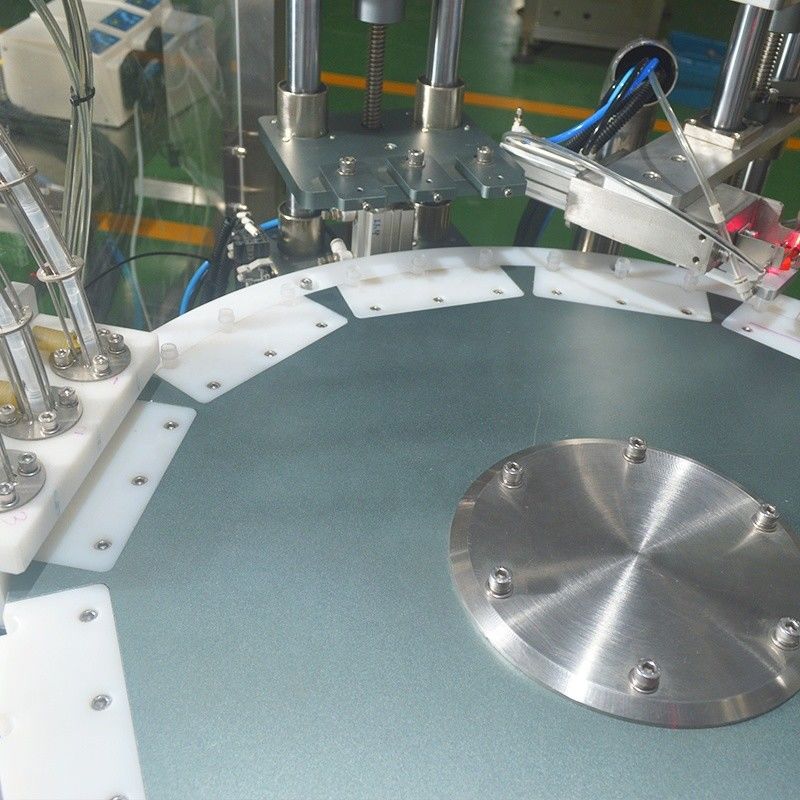 チャック型反応剤チューブ液体充填蓋付けラベル付け機械 800KG容量