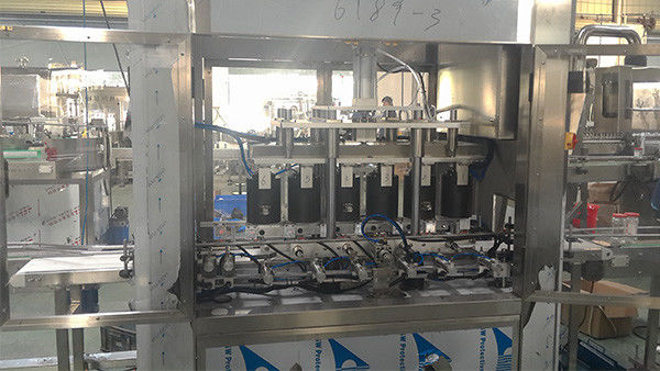 モーター駆動のサーボタイプコンベヤーロープボトル蓋機 0.6-0.8MPa圧力